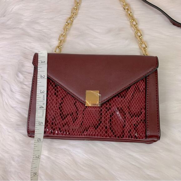 NWT The Limited Maroon Snakeskin Purse with Gold Hardware - Picture 4 of 10